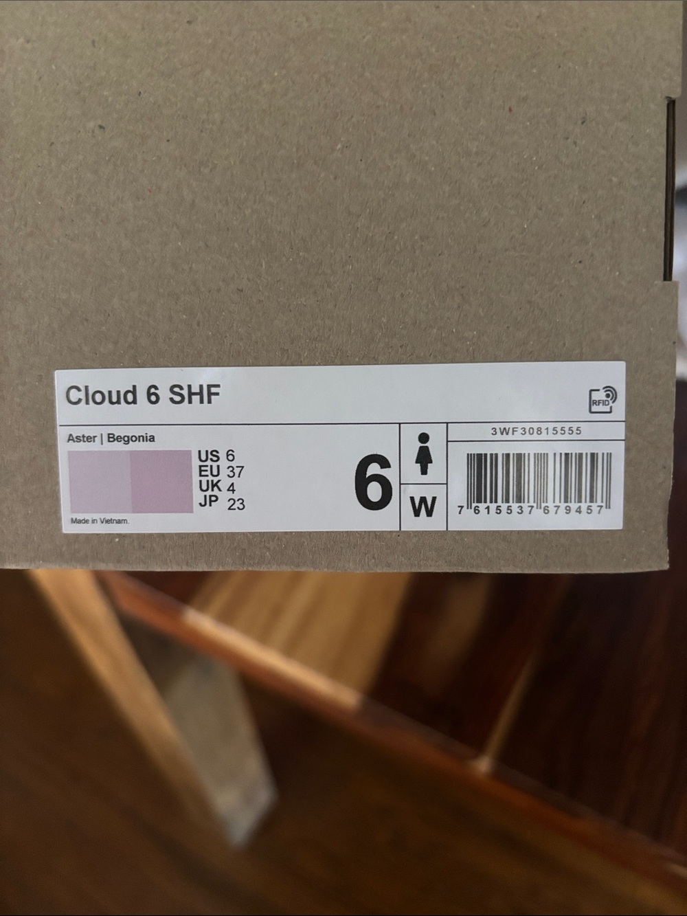 On Running Women’s Cloud 6 Sneaker in Aster/Begonia - Picture 5 of 6